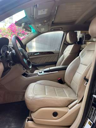 MERCEDES GLS 450 image 10