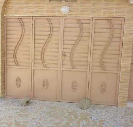 porte et grille en fer forgé image 4