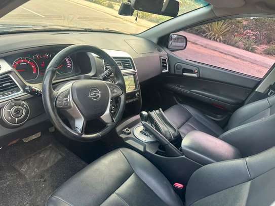 SsangYong Korando 4x4 Gris SUV robuste et confortable image 2