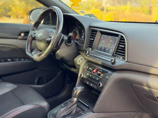 Hyundai Elantra Sport 2018  1.6L image 10