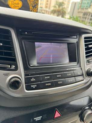 Hyundia Tucson image 8
