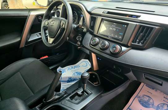 Toyota RAV4 2018 image 5