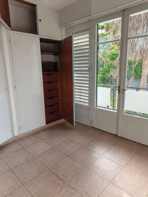Villa R+1 850m2 à louer à Ngor image 2