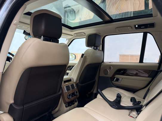 Range Rover HSE luxury image 11