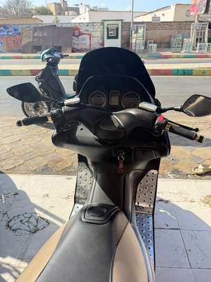 YAMAHA TMAX Année 2008 avec CMC image 3