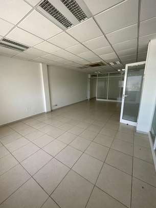 PLATEAU DE BUREAU DE 250M2 À MERMOZ image 2