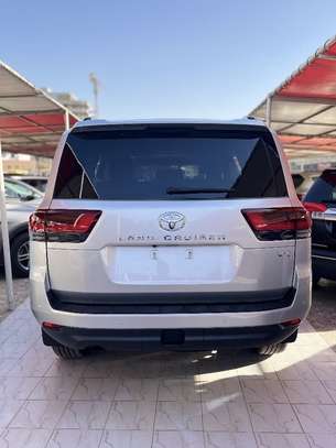 Toyota land cruiser VX image 3