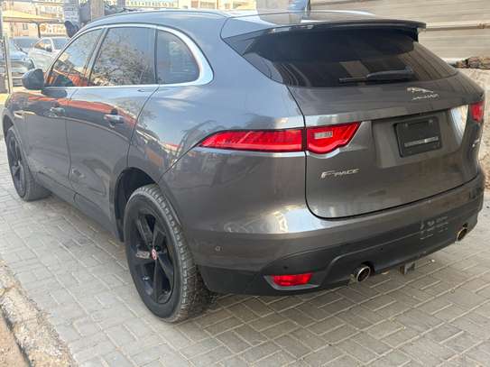 Jaguar F-Pace 2019 SUV gris métallisé image 3