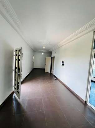 Bel appartement à la Sicap foie (cité magistrat) image 6