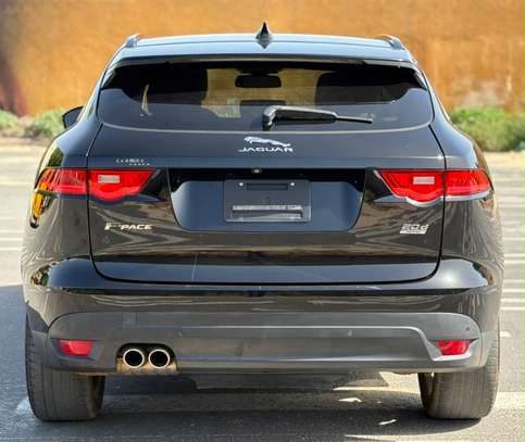 Jaguar fpace 2018 image 5