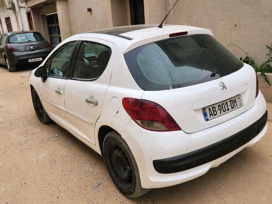 Peugeot 207 image 9
