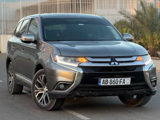 Mitsubishi outlander image 3