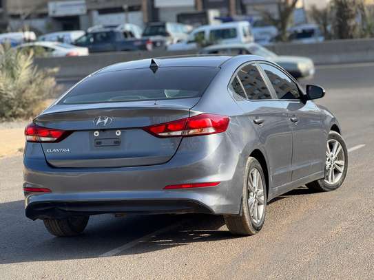 Hyundai Elantra 2017 automatique essence image 5