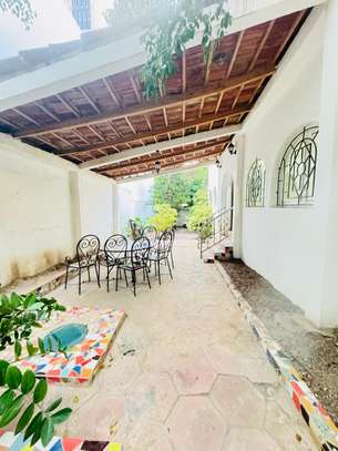 Villa a démolir sur une surface de 688m2 aux Almadies image 14
