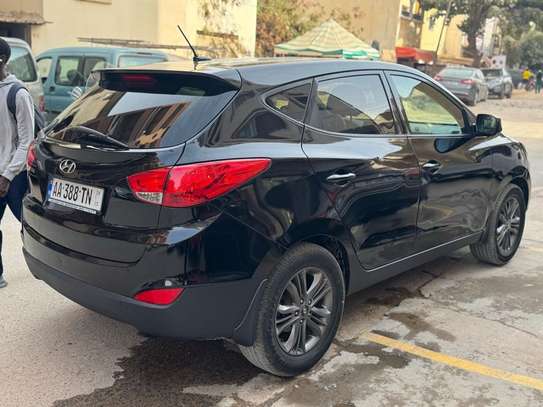 Hyundai SUV noir spacieux maniable et fiable image 10