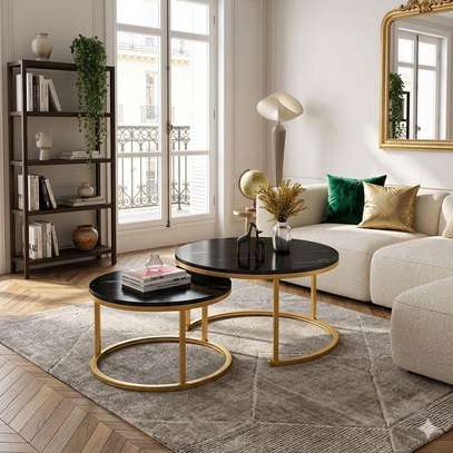 Table basse marbre blanc et bois doré design élégant image 5