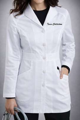 Blouse blanche et tenue de bloc complet image 5