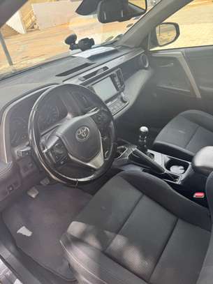 Rav4 diesel très bon état image 4