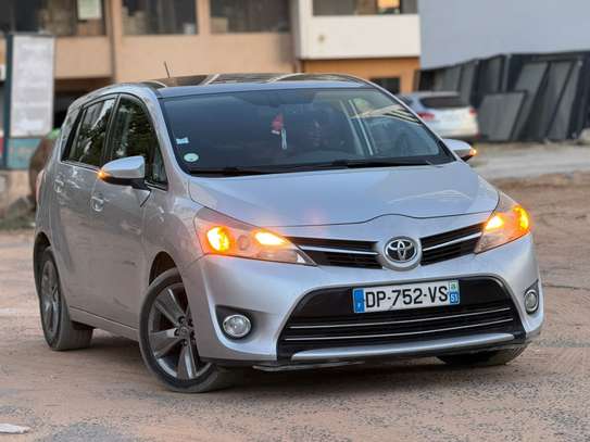 Toyota verso 7 place 2016 image 13