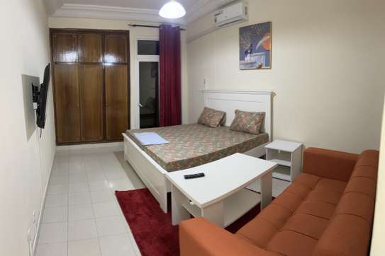 chambre meublée climatisée à louer par nuitées image 10