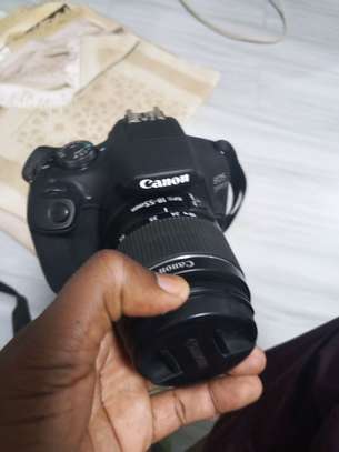Canon D2000 image 2