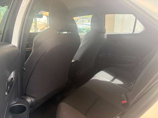 Toyota CHR 2024 SUV blanc toit noir image 10
