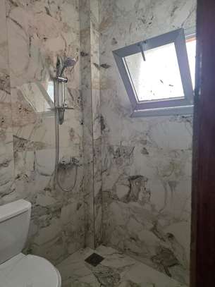 Appartement Neuf de 2 Chambres à Louer au Sud Foire image 9