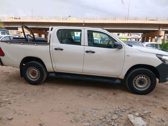 Toyota Hilux pick-up 2019 image 3