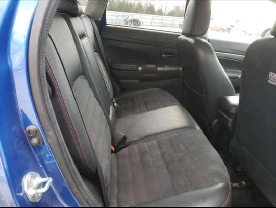 Mitsubishi Outlander image 2