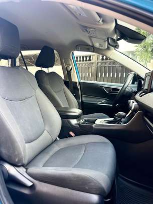toyota rav 4 2019 image 8