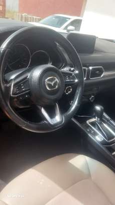 Mazda CX-5 SUV blanc spacieux et fiable image 2