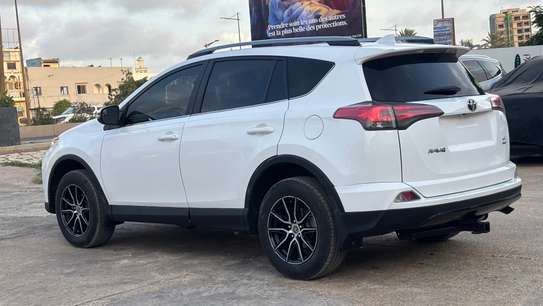 TOYOTA RAV4 2017 image 12