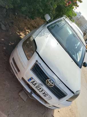 Toyota Avensis liftback 2008 image 3