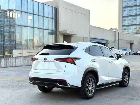 Lexus NX300h 2020 SUV Hybride 2.5L Blanc image 3