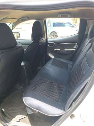 Mitsubishi l200 2018 image 4
