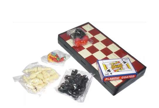 Ensemble de jeu 4 en 1, échecs, ludo, dame et cartes image 4