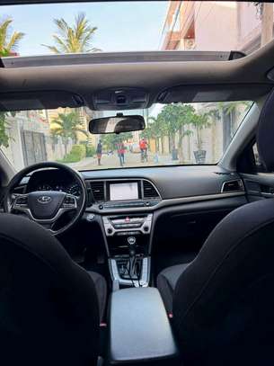 Hyundai Elantra image 7