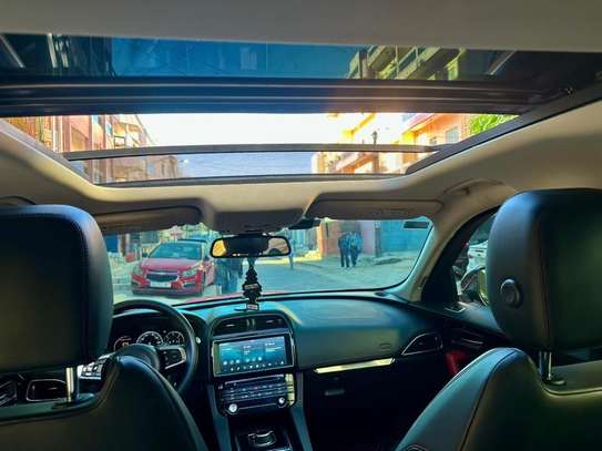 Jaguar SUV Rouge 2017 image 5