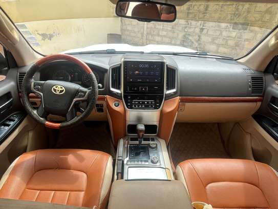 Toyota Landre cruser V6 image 3