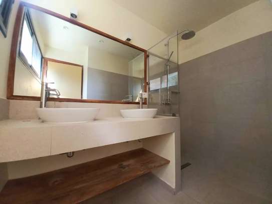 Maison très moderne magnifique à louer aux Almadie image 7