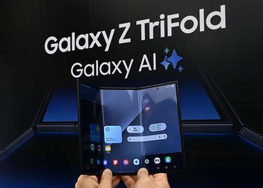 Samsung Galaxy Z Trifold image 2