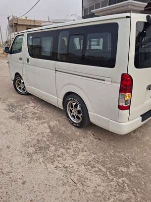 Mini bus Hiace image 3