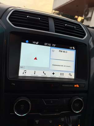 Ford Explorer XLT AWD image 6