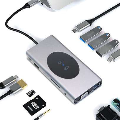 Hub USB-C 13-en-1 avec HDMI 4K, VGA et Chargeur Sans Fil image 2