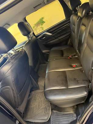 mitsubishi pajero sport image 10