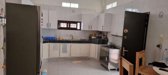 Villa F5 à louer au Almadie derrière Philippe Moris image 2