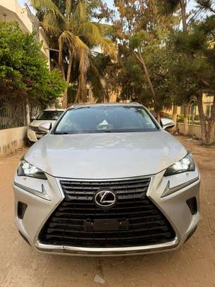 Lexus NX300H Année 2018 image 2