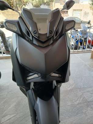 🔥 Yamaha XMAX 300 2025 Neuf – Seulement 1 600 km image 3