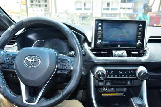 Toyota RAV4 2021 image 6