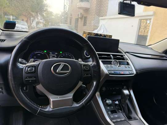 Lexus NX300H Année 2018 image 3